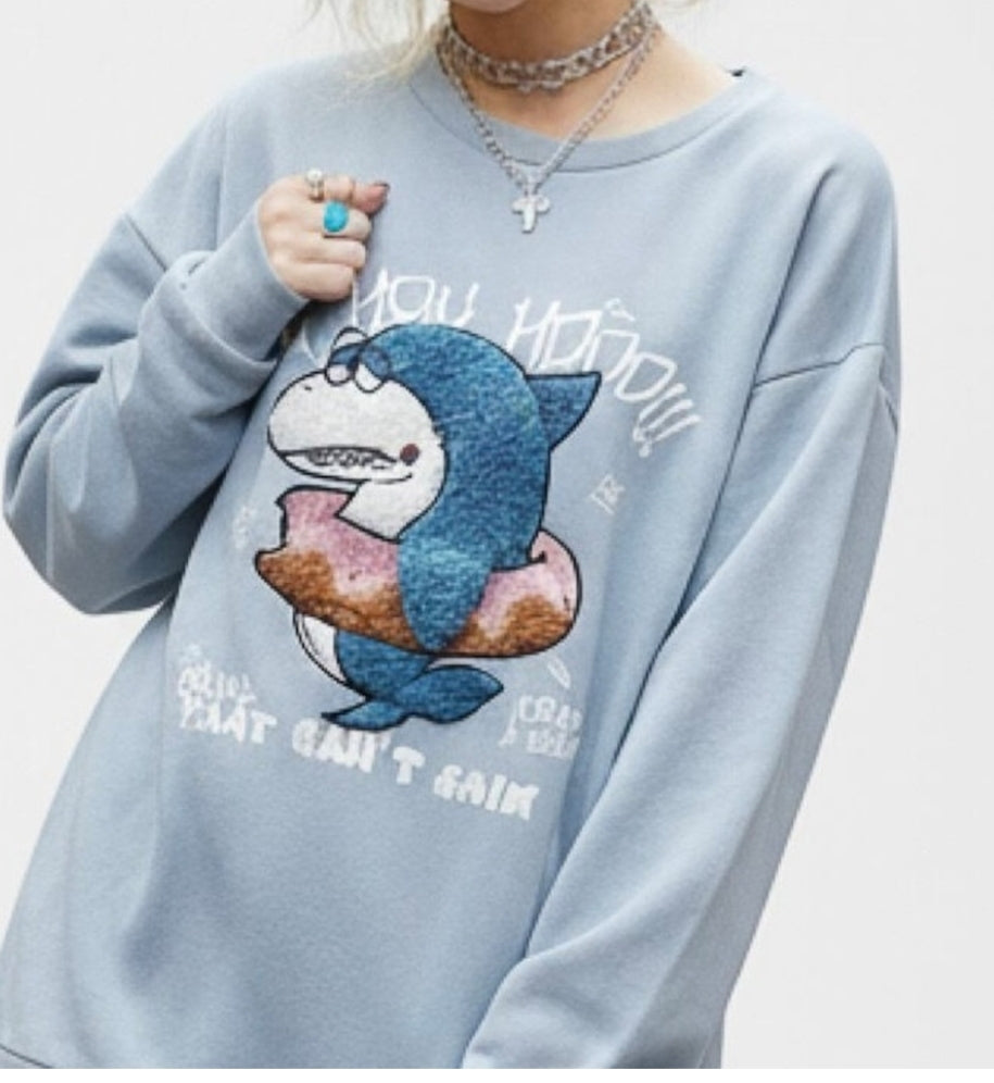 shark boa and a loose, loose-fitting sweatshirt